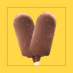 Paleta de helado artesanal con cobertura de chocolate