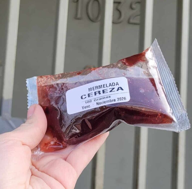 Mermelada artesanal natural de sabor CEREZA de fruta potes reutilizables